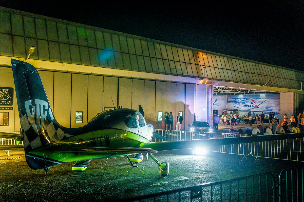 Jet Me in Hangar Party, czyli Biznes Liga na Black Water Links z wyjątkową atrakcją